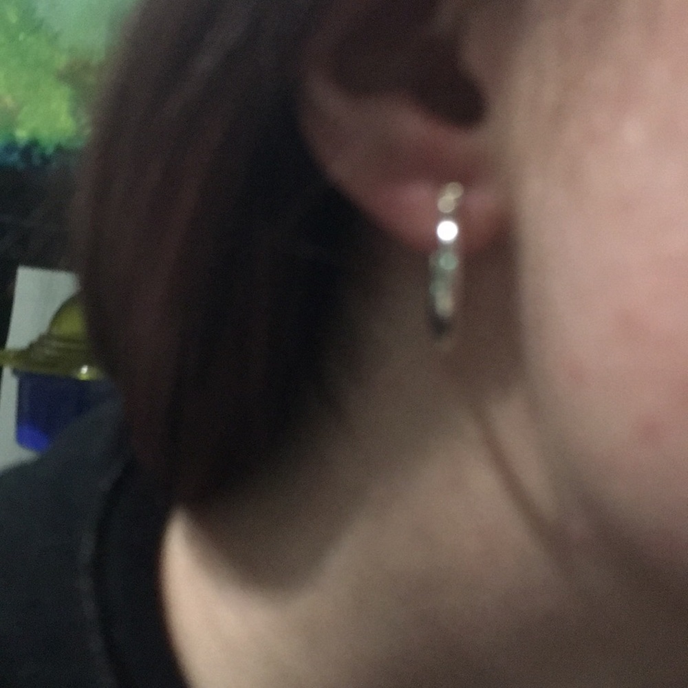 Simple silver hoop earrings - Picture 2 of 2